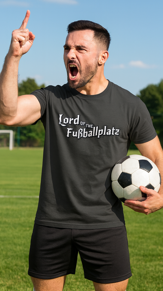Lord of the Fußballplatz – Der einzig wahre Herr der Kreisliga Premium T-Shirt