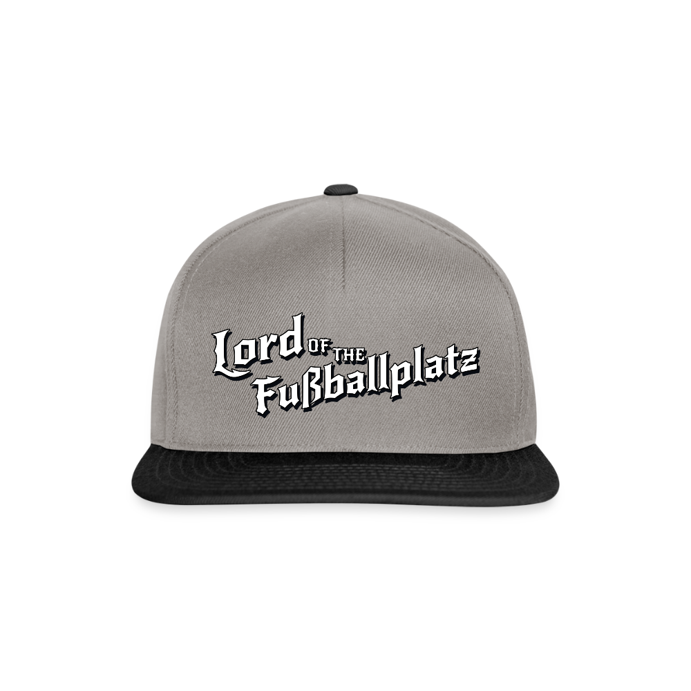 Lord of the Fußballplatz – Der einzig wahre Herr der Kreisliga - Snapback Cap - Graphit/Schwarz