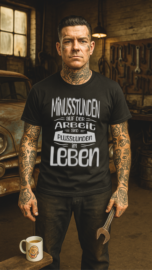 Minusstunden auf Arbeit sind Plusstunden im Leben / Oversized Bio T-Shirt