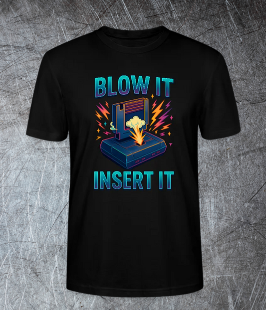 🕹️ Retro Gaming T-Shirt – Blow It Insert It | 80s Gamer Nostalgie